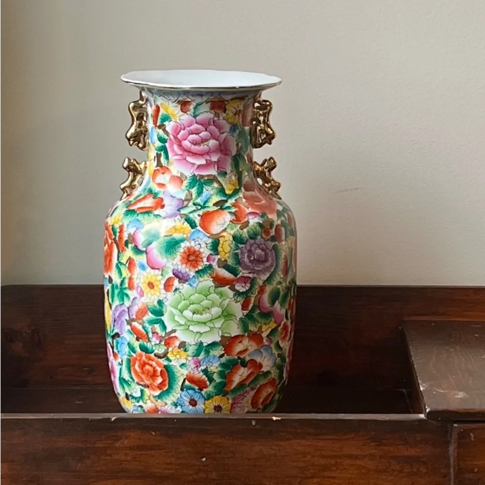Chinese porcelain vase, Yuhuchunping (pear-shaped) vase, Mille Fleurs